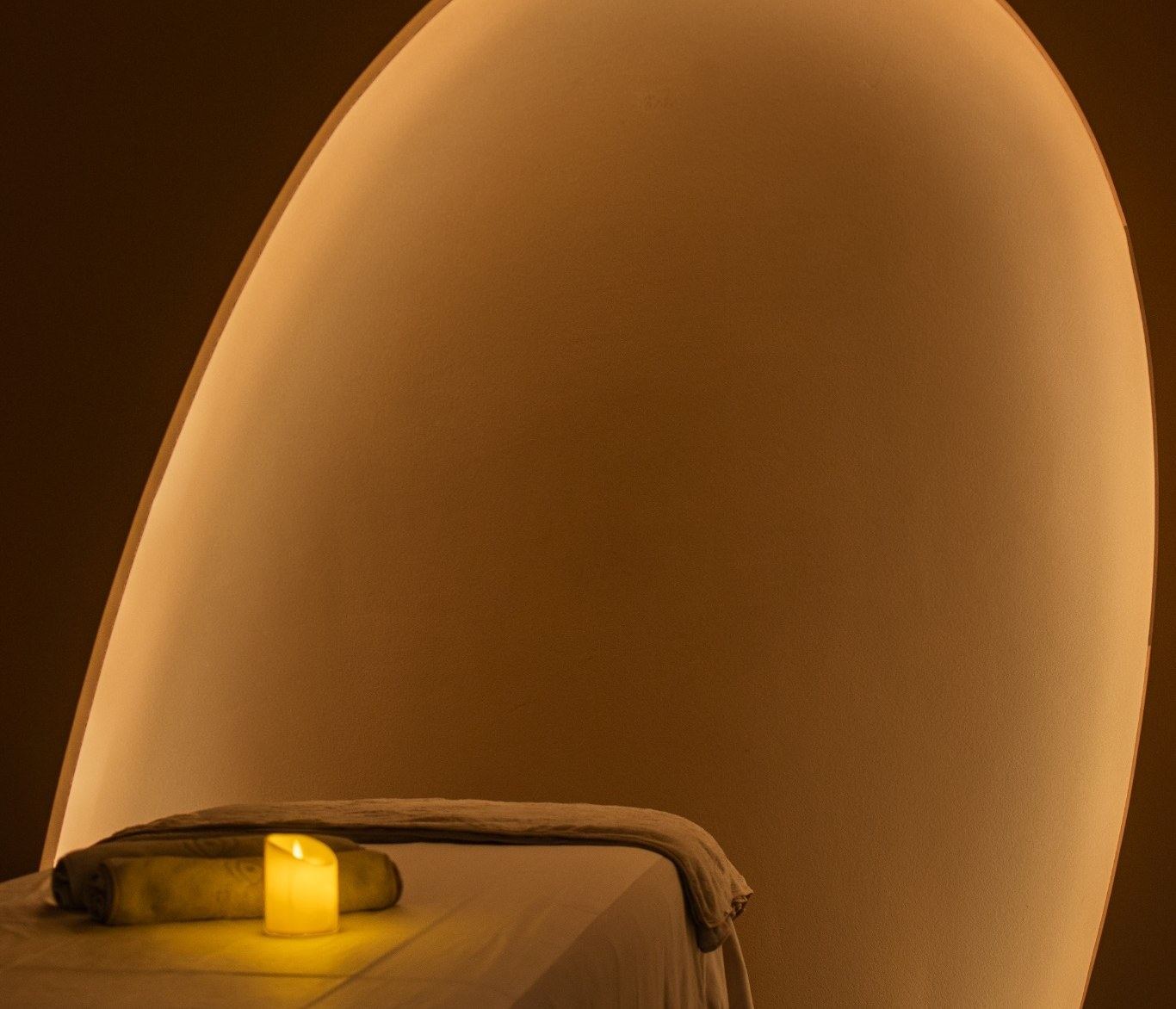 Curved niche with warm lighting — Completed space